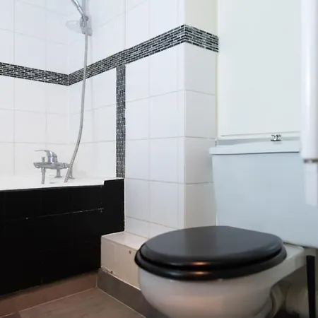 Appartamento On The Edge Of Canal Saint Martin With Balcony *